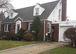 Pre-foreclosure in  WELLINGTON RD Garden City, NY 11530