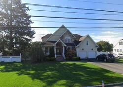 Pre-foreclosure in  ARCADIA DR West Islip, NY 11795