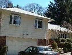 Pre-foreclosure Listing in KNOLLWOOD RD ROSLYN, NY 11576