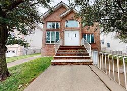 Pre-foreclosure in  GREENWAY DR Staten Island, NY 10301