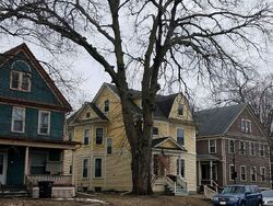 Pre-foreclosure in  17TH ST Rock Island, IL 61201
