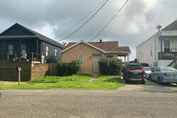 Pre-foreclosure in  FRANKFORT ST New Orleans, LA 70122