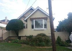 Pre-foreclosure in  JANE ST Roslyn Heights, NY 11577