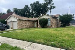 Pre-foreclosure in  MADEWOOD RD La Place, LA 70068