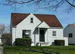 Pre-foreclosure in  SHAKESPEARE DR Berea, OH 44017