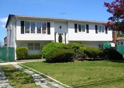 Pre-foreclosure in  E LAKELAND ST Bay Shore, NY 11706