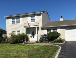  Shade Tree Ln, Patchogue NY