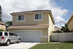Pre-foreclosure in  SW 194TH AVE Hollywood, FL 33029