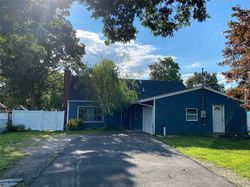 Pre-foreclosure Listing in SYCAMORE AVE CENTRAL ISLIP, NY 11722