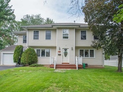 Pre-foreclosure Listing in GREEN VALLEY RD PARAMUS, NJ 07652