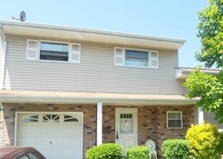 Pre-foreclosure in  ROSEWOOD LN Port Reading, NJ 07064