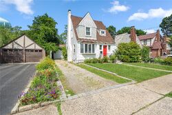 Pre-foreclosure in  KENNETH AVE Baldwin, NY 11510