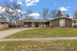  Bryn Mawr Dr, Urbandale IA