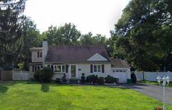 Pre-foreclosure in  DEERFIELD RD Caldwell, NJ 07006