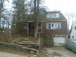 Pre-foreclosure in  FORTFIELD AVE Yonkers, NY 10701