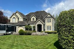 Pre-foreclosure in  SE 32ND ST Sammamish, WA 98075