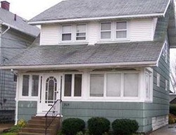 Pre-foreclosure in  E 29TH ST Erie, PA 16504