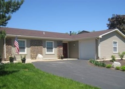  Laurie Ln, Hanover Park IL