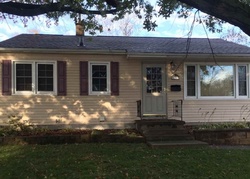 Pre-foreclosure in  HICKORY ST Waterloo, IA 50701