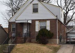 Pre-foreclosure Listing in 194TH ST FRESH MEADOWS, NY 11365