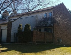 Pre-foreclosure in  WILLOW GROVE LN Rochester, MI 48307
