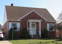 E 328th St, Eastlake OH