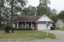 Pre-foreclosure in  OVERLOOK DR Pensacola, FL 32503