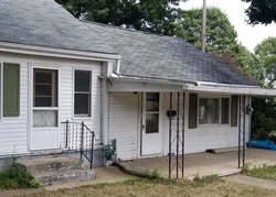 Pre-foreclosure Listing in WEBB AVE SW MASSILLON, OH 44647