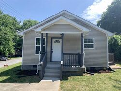 Pre-foreclosure in  DODD ST Clarksville, TN 37040
