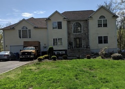 Pre-foreclosure in  BIRDSEYE RD Shelton, CT 06484