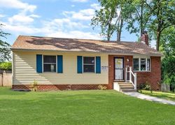 Pre-foreclosure in  MEADOWVIEW DR Hanover, PA 17331