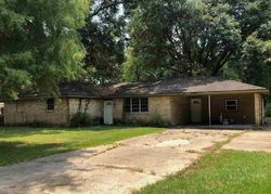 Pre-foreclosure in  BLUEFIELD DR Greenwell Springs, LA 70739