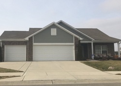 Pre-foreclosure Listing in BOBTAIL DR GREENFIELD, IN 46140