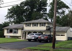 Pre-foreclosure Listing in ELLIS RD CALDWELL, NJ 07006