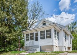 Pre-foreclosure in  HAMPSHIRE AVE Audubon, NJ 08106