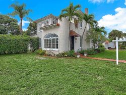 Pre-foreclosure in  N LAKESIDE DR Lake Worth, FL 33460