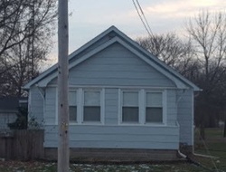 Pre-foreclosure in  W PRAIRIE ST Taylorville, IL 62568