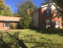 Pre-foreclosure in  SCHOETTLER VALLEY DR Chesterfield, MO 63017