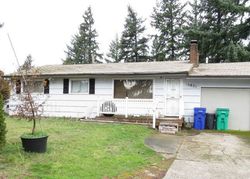 Pre-foreclosure in  NE COUCH CT Portland, OR 97230