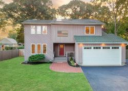 Pre-foreclosure in  HEWITT BLVD Center Moriches, NY 11934