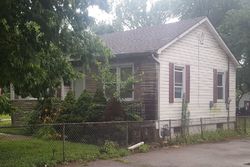 Pre-foreclosure Listing in MILDRED AVE EAST SAINT LOUIS, IL 62206