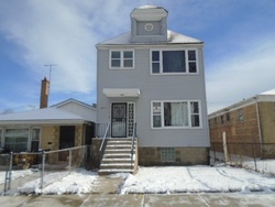 Pre-foreclosure in  S CLYDE AVE Chicago, IL 60617