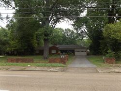 Pre-foreclosure in  POPLAR AVE Memphis, TN 38117