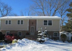 Pre-foreclosure Listing in 3RD ST BRENTWOOD, NY 11717