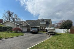Pre-foreclosure in  FLEETS POINT DR West Babylon, NY 11704