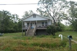 Pre-foreclosure Listing in OAKS RD NEW BERN, NC 28560