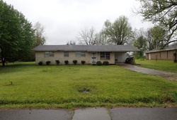 Pre-foreclosure in  S ANSLEY ST Nashville, AR 71852