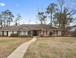 Pre-foreclosure in  RIVERWOOD DR Covington, LA 70433