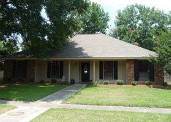 Pre-foreclosure in  STONEWALL DR Baton Rouge, LA 70817