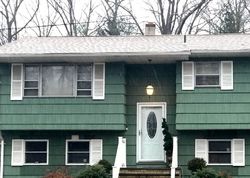 Pre-foreclosure Listing in MORRIS AVE SPOTSWOOD, NJ 08884